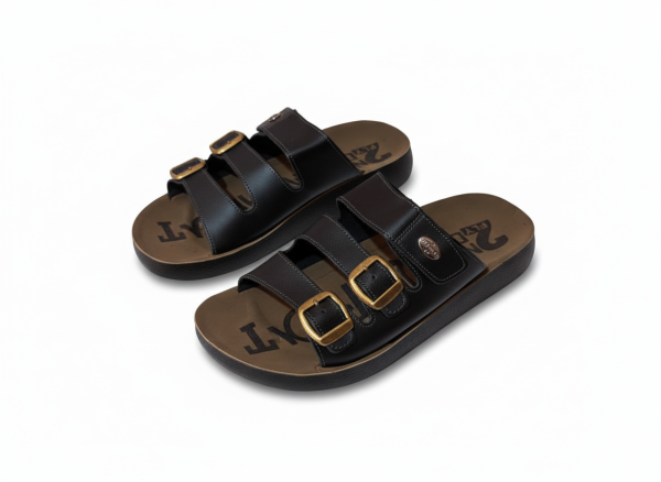 صندل رجالي بثلاثة أشرطة